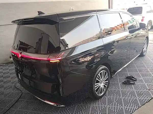 GAC Trumpchi E8 PHEV 2024