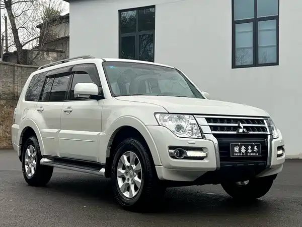 Mitsubishi Pajero 2018