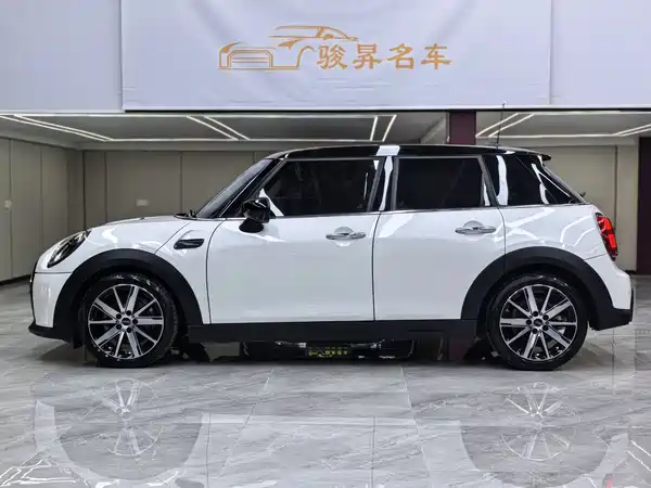 MINI MINI 2023
