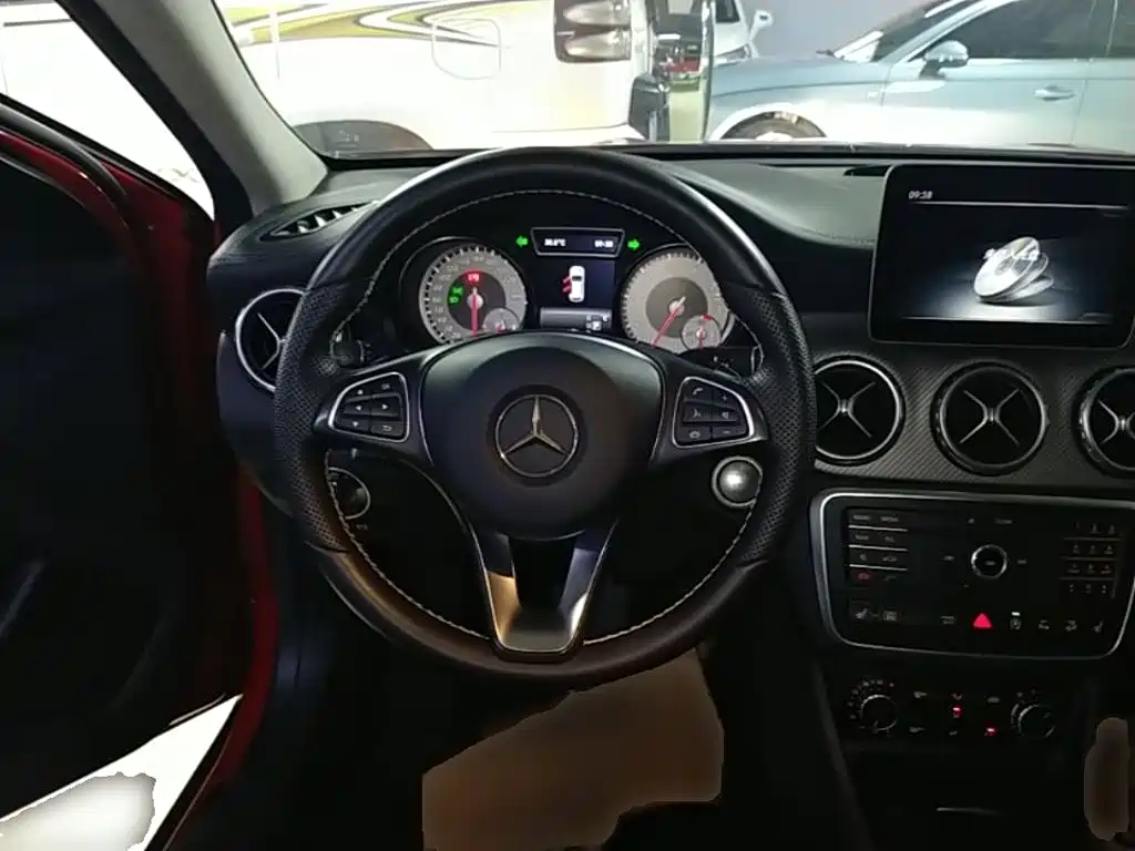 Mercedes-Benz GLA 2017 — фото 11