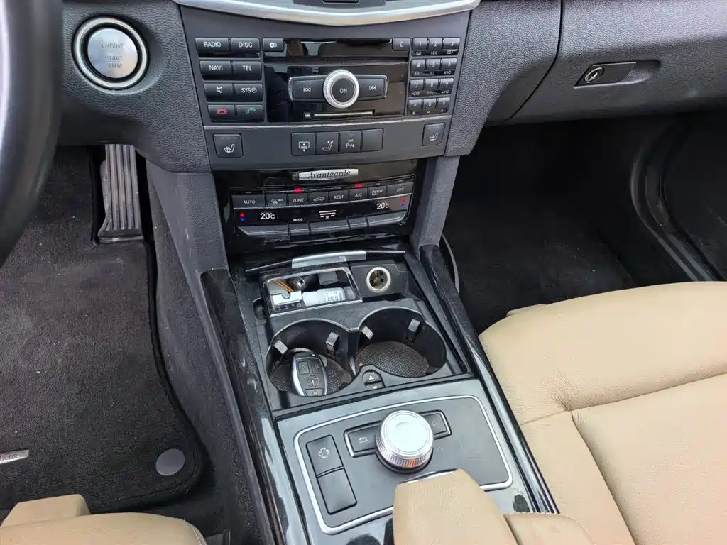 Mercedes-Benz E-Class 2010 — фото 17