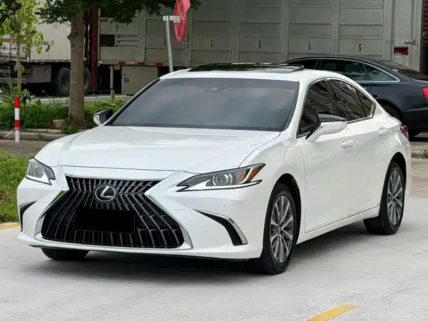 Lexus ES 2023
