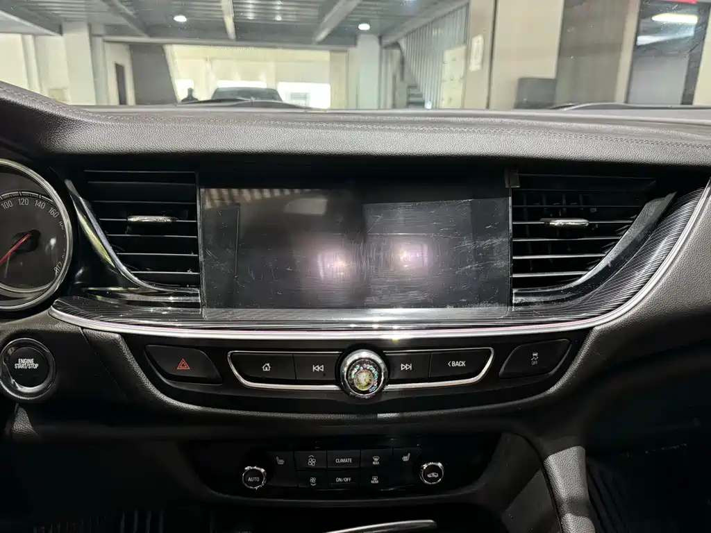 Buick Regal 2019 — фото 17
