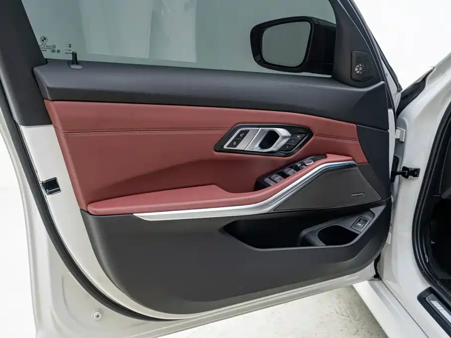 BMW 3 Series 2023 — фото 11