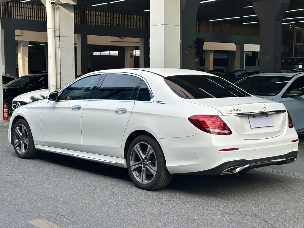 Mercedes-Benz E-Class 2018 — фото 27