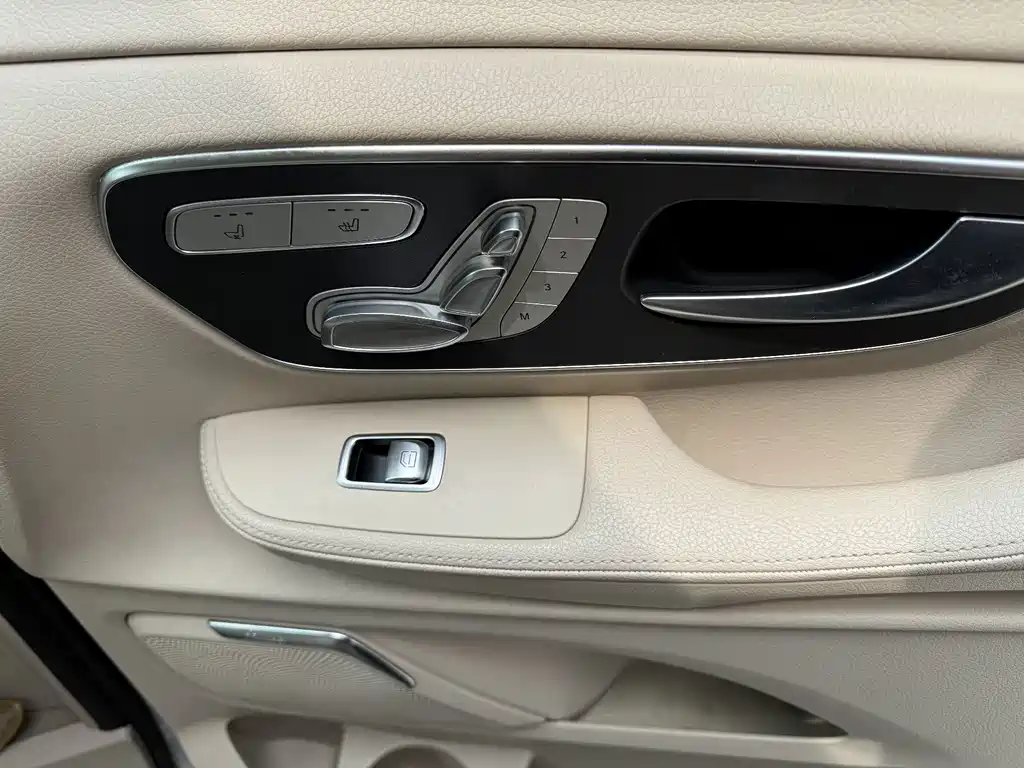 Mercedes-Benz V-Class 2016 — фото 12