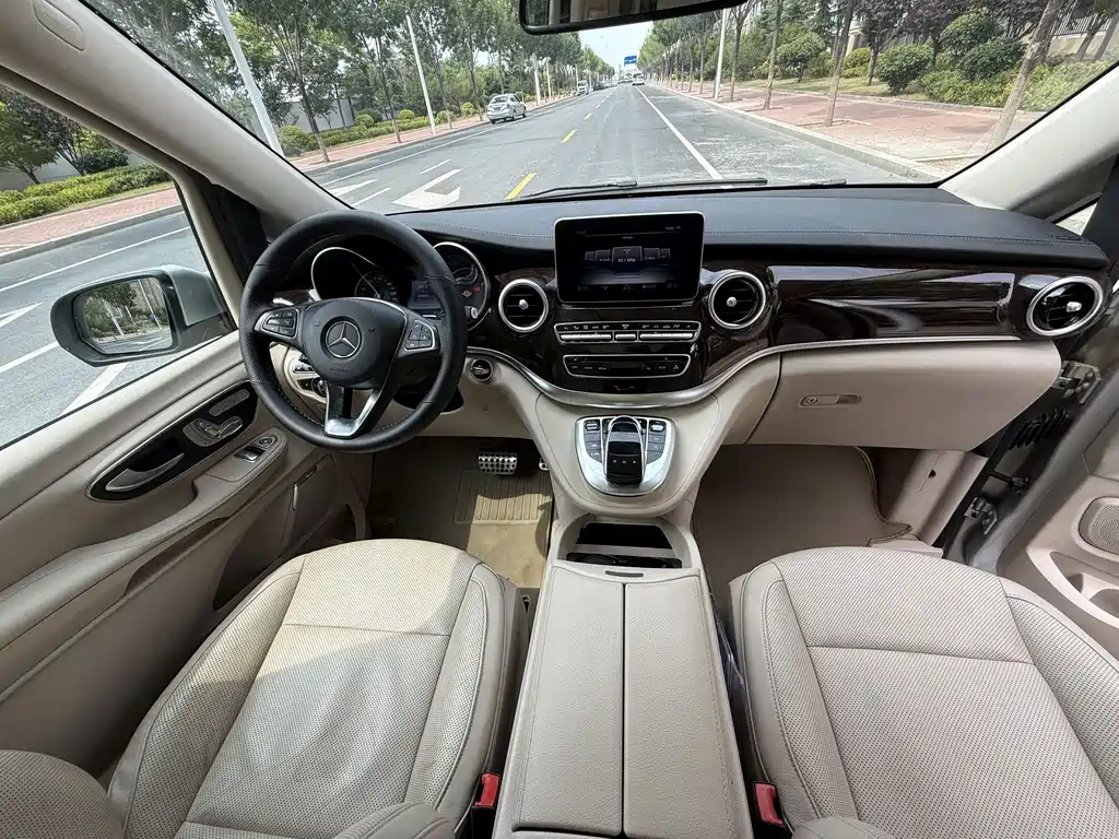 Mercedes-Benz V-Class 2016 — фото 13