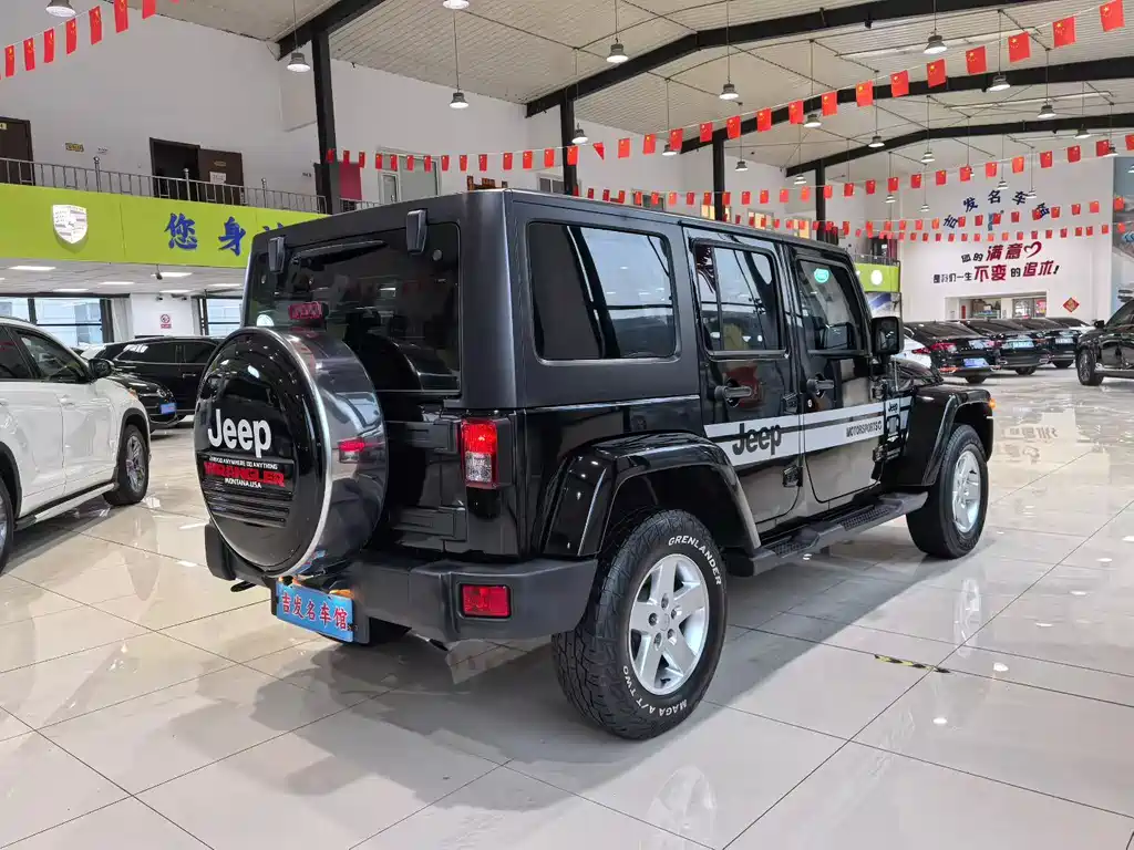 Jeep Wrangler 2014 — фото 15