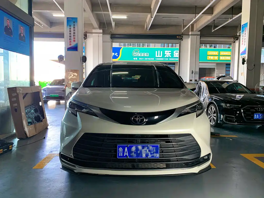 Toyota Sienna 2024