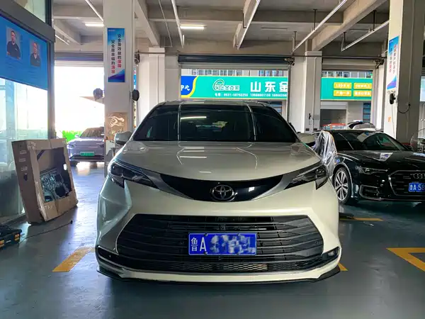 Toyota Sienna 2024