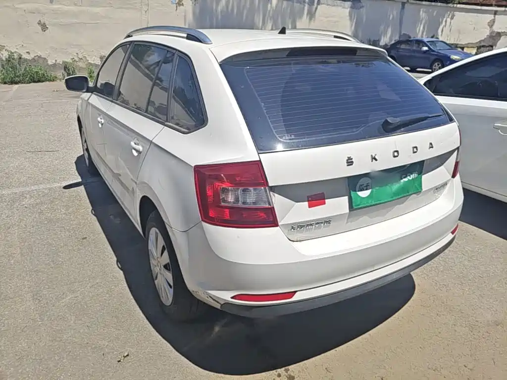 Skoda Rapid Spaceback 2020 — фото 5