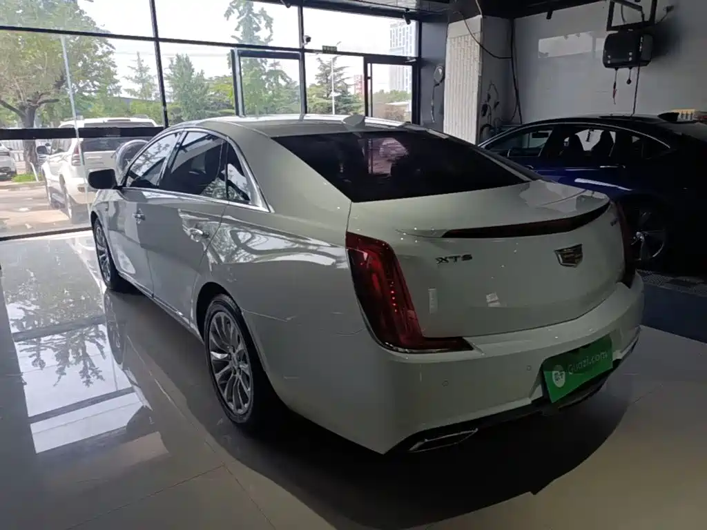 Cadillac XTS 2018 — фото 23
