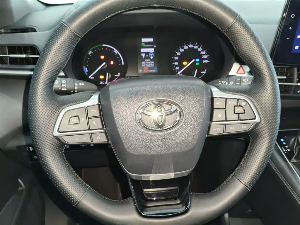 Toyota Sienna 2023 — фото 10