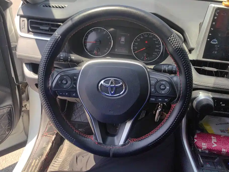 Toyota RAV4 2022 — фото 15