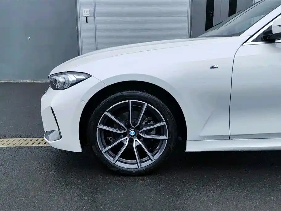 BMW 3 Series 2025 — фото 12