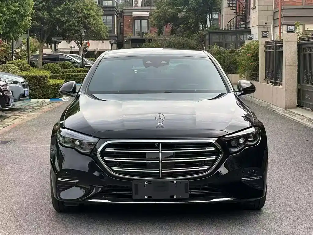 Mercedes-Benz E-Class 2024 — фото 1