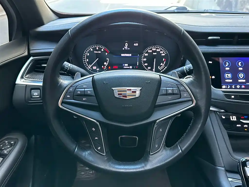 Cadillac XT5 2023 — фото 12