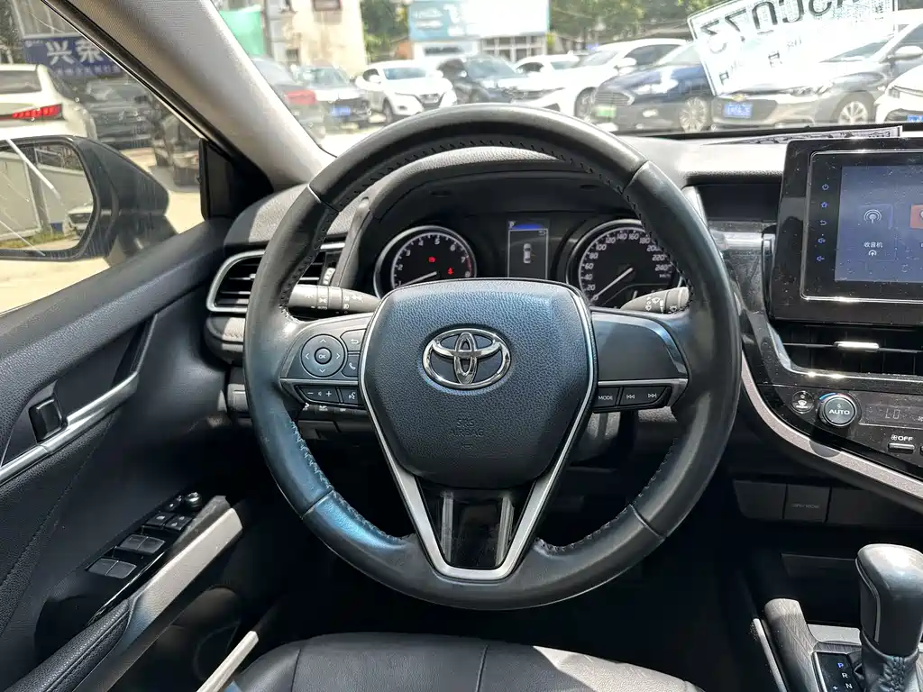 Toyota Camry 2024 — фото 16