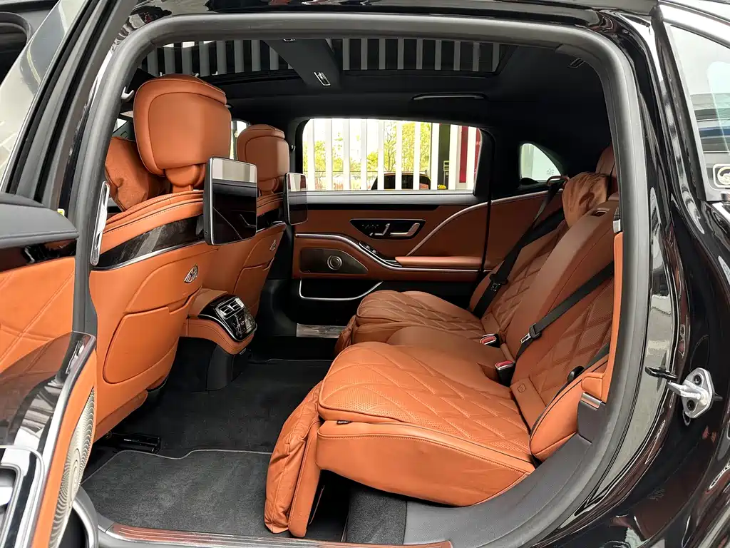 Mercedes-Benz Maybach S-Class 2022 — фото 11