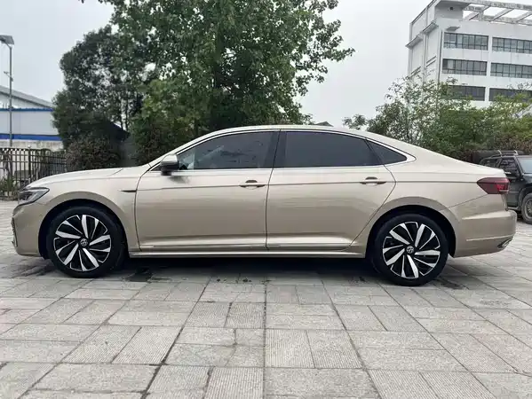 Volkswagen Passat 2022