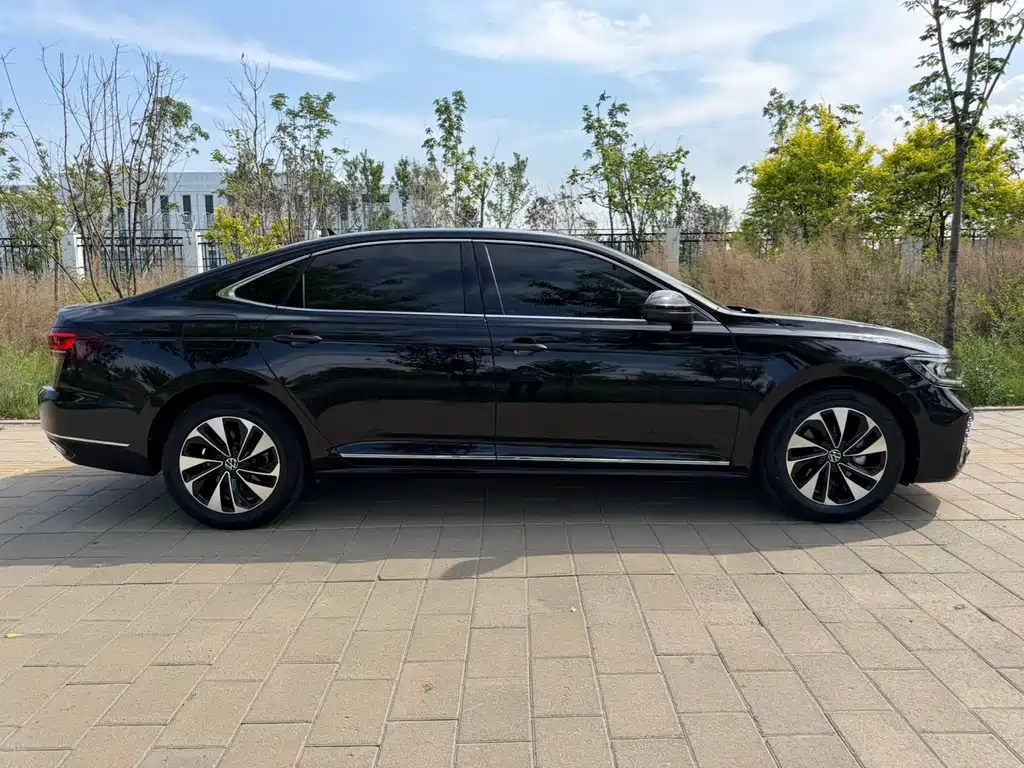 Volkswagen Passat 2023 — фото 11