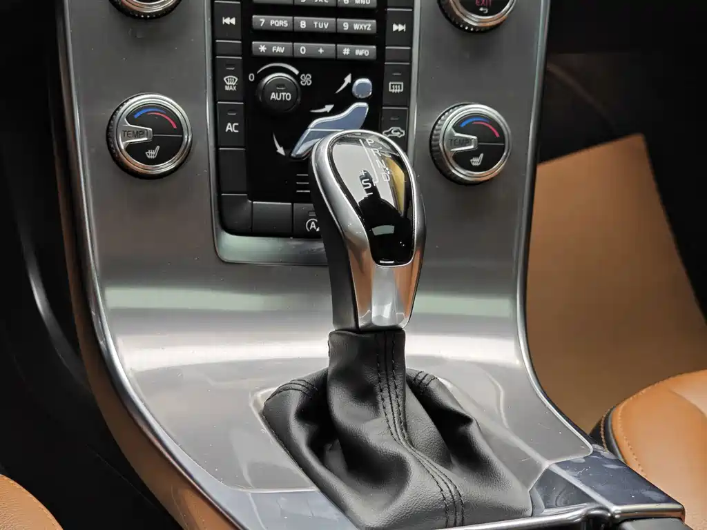 Volvo S60 2018 — фото 17