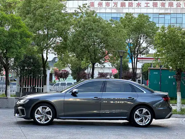 Audi A4L 2021