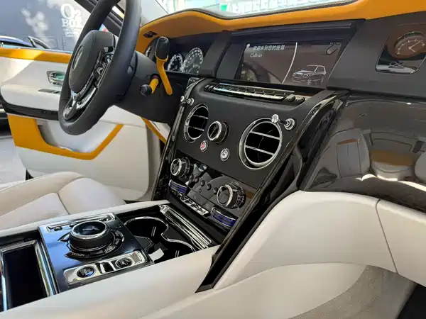 Rolls-Royce Cullinan 2024