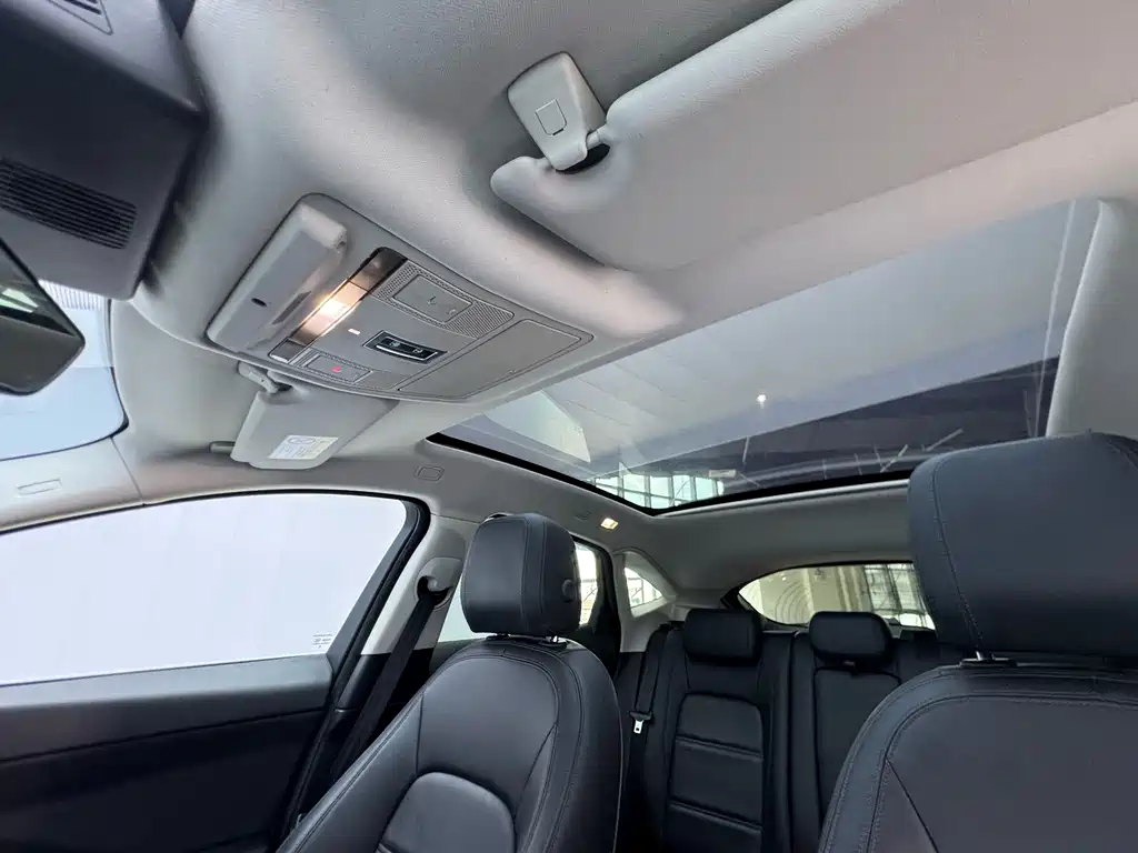 Jaguar E-PACE 2021 — фото 14