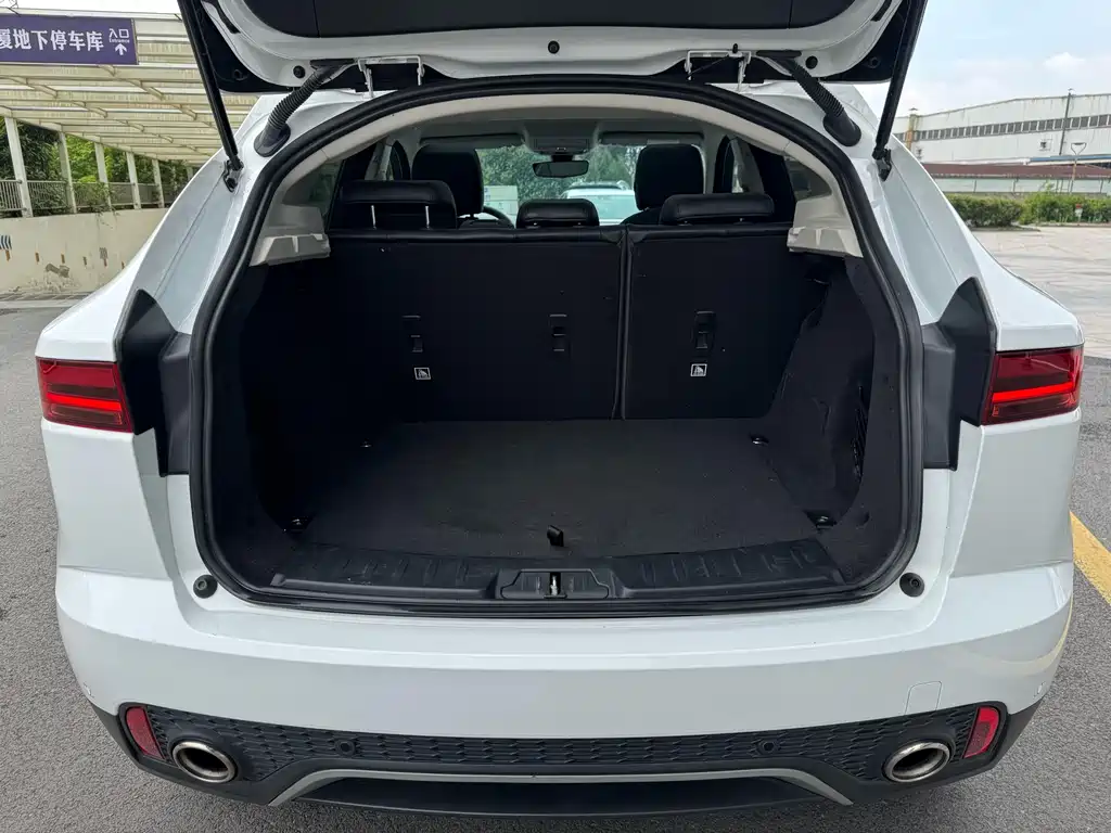Jaguar E-PACE 2021 — фото 18