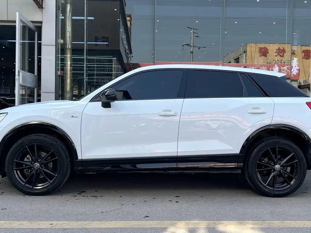 Audi Q2L 2021