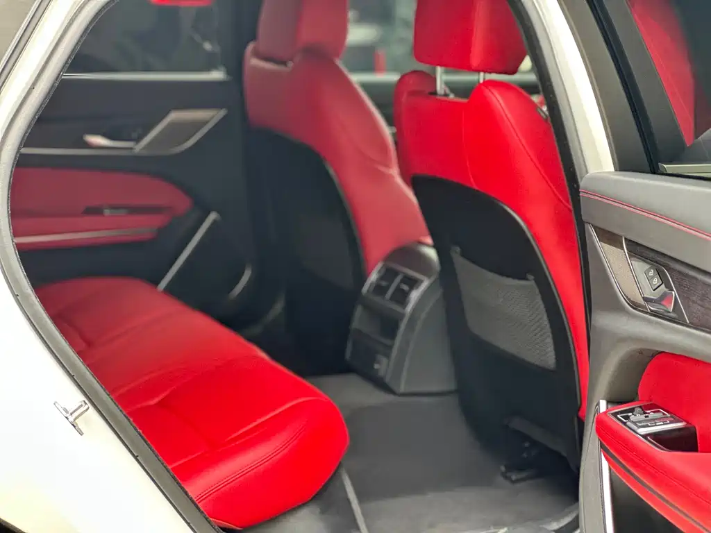 Jaguar XFL 2022 — фото 14