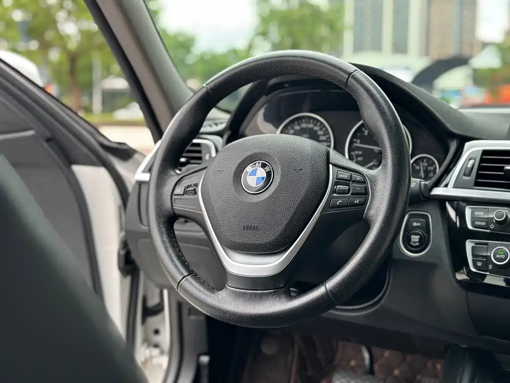 BMW 3 Series 2017 — фото 10