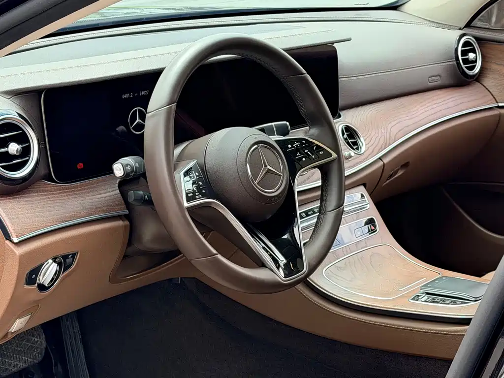 Mercedes-Benz E-Class 2023 — фото 8