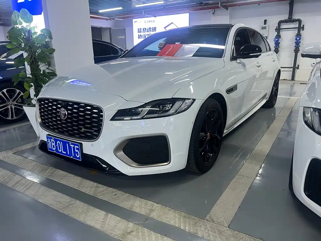 Jaguar XFL 2024 — фото 1
