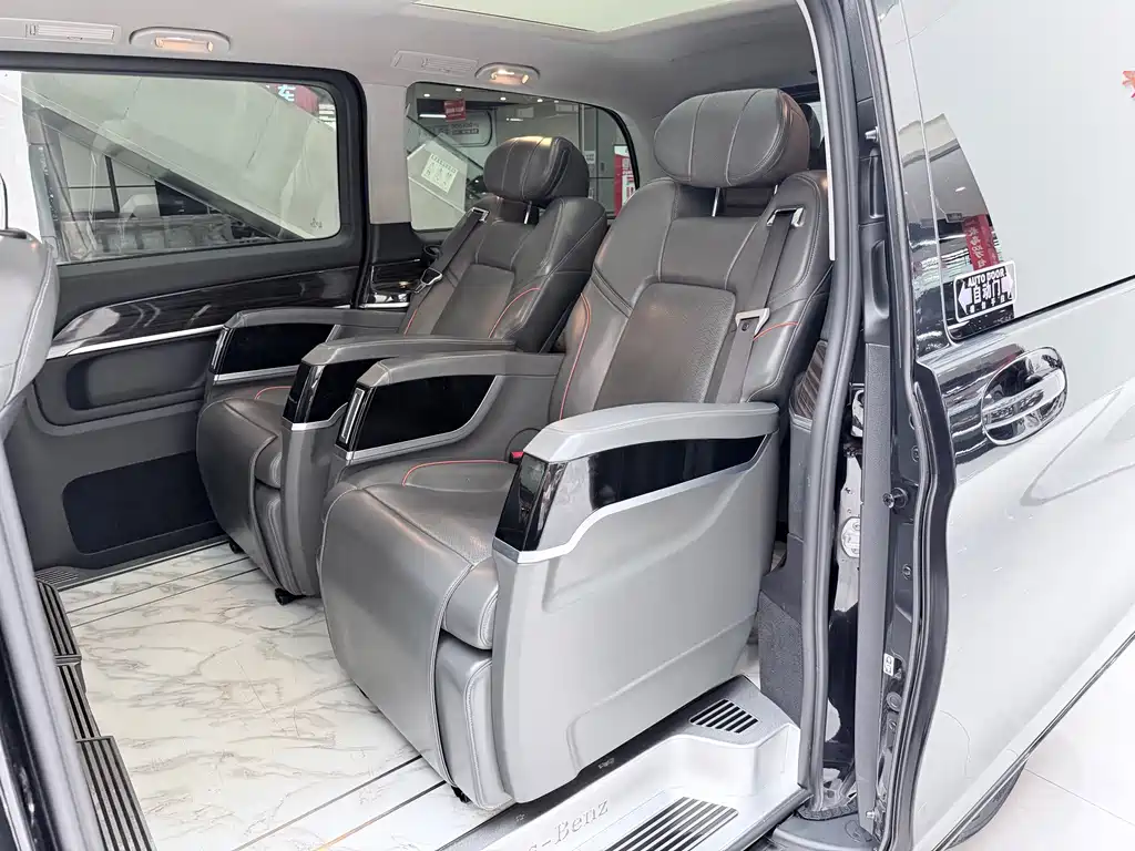 Mercedes-Benz V-Class 2019 — фото 11