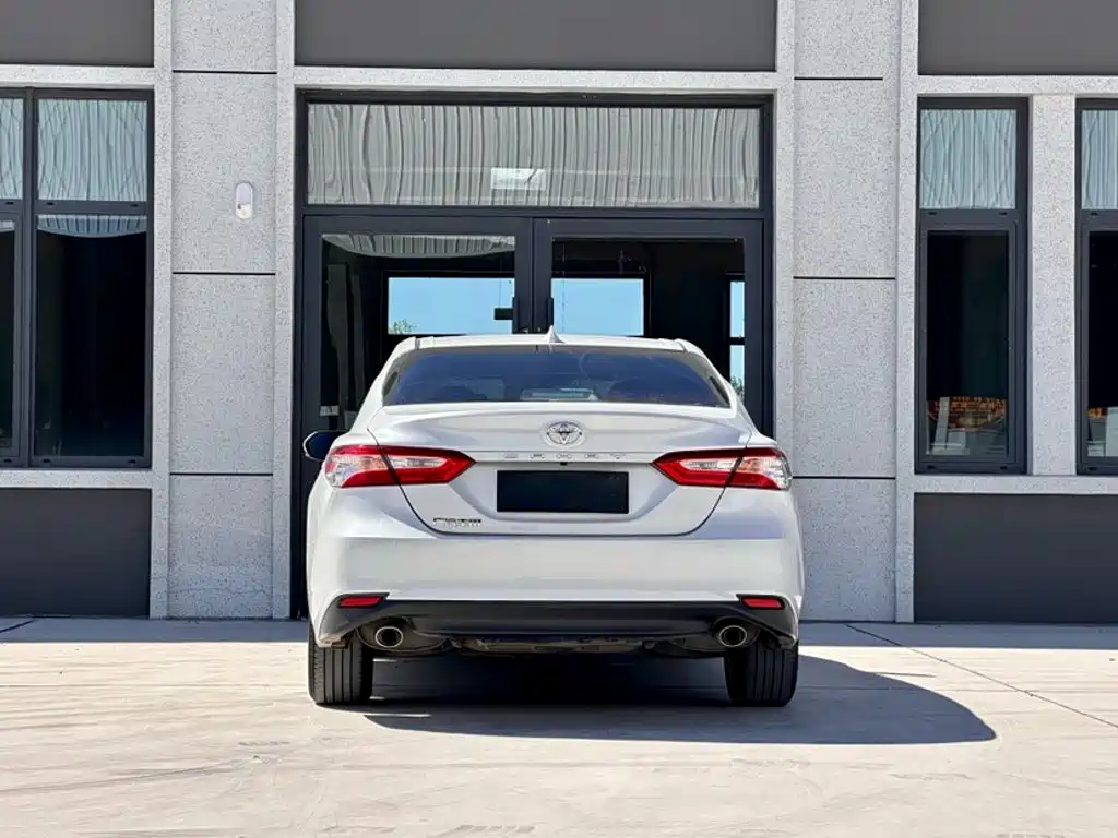 Toyota Camry 2023 — фото 9