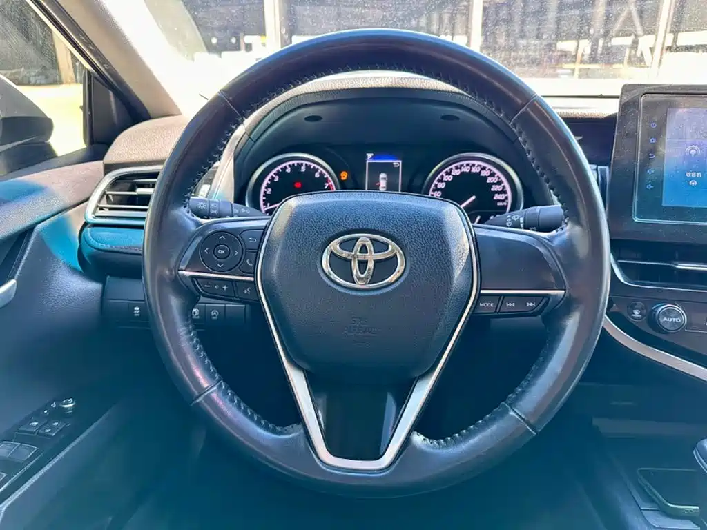 Toyota Camry 2023 — фото 11