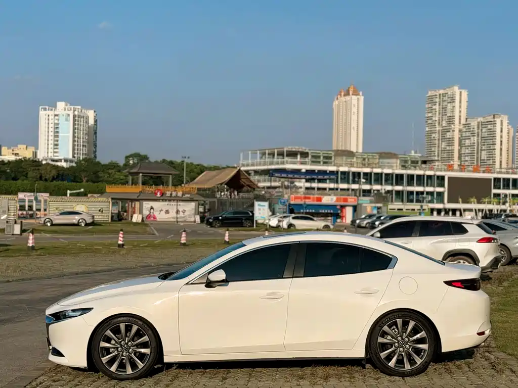 Mazda 3 Axela 2022