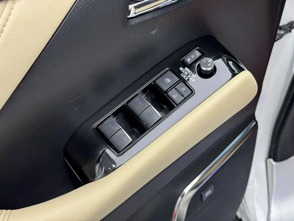 Toyota Vellfire 2022 — фото 16