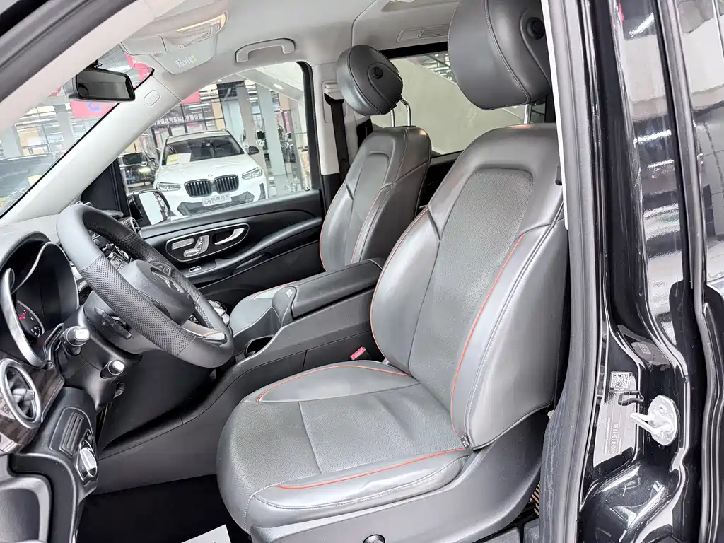 Mercedes-Benz V-Class 2019 — фото 18