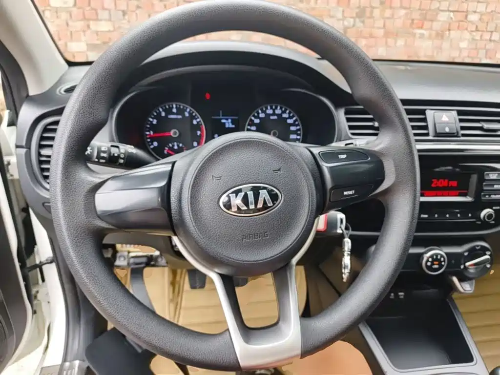 Kia K2 2018 — фото 11