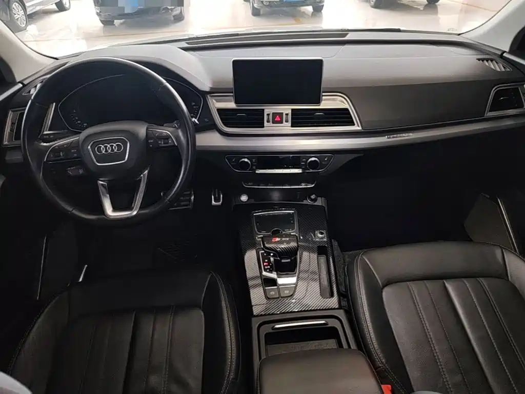 Audi Q5L 2021 — фото 10