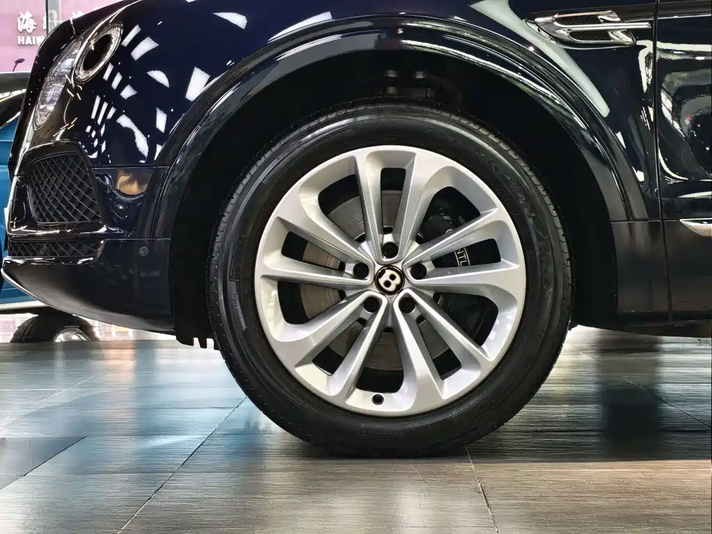 Bentley Bentayga 2020 — фото 17