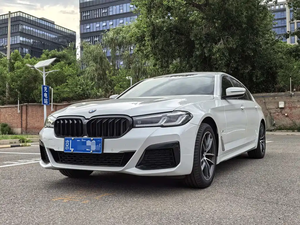 BMW 5 Series 2022 — фото 1