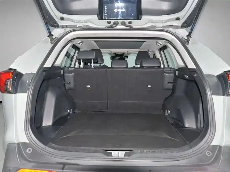 Toyota RAV4 2019 — фото 18