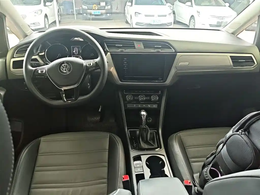Volkswagen Touran 2017 — фото 10