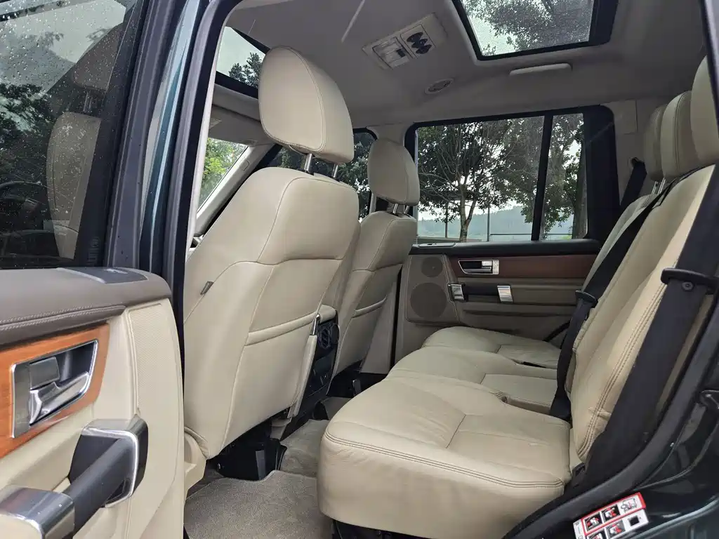 Land Rover Discovery 2015 — фото 9