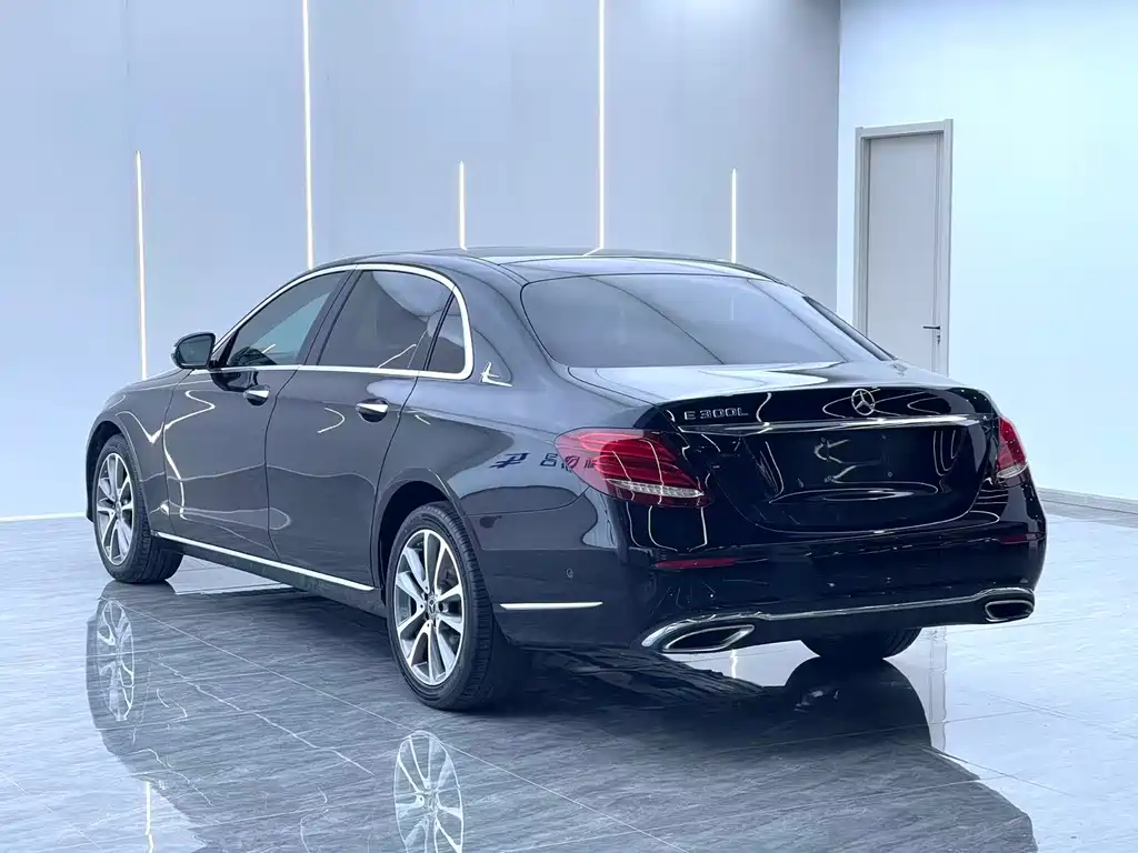 Mercedes-Benz E-Class 2019 — фото 15