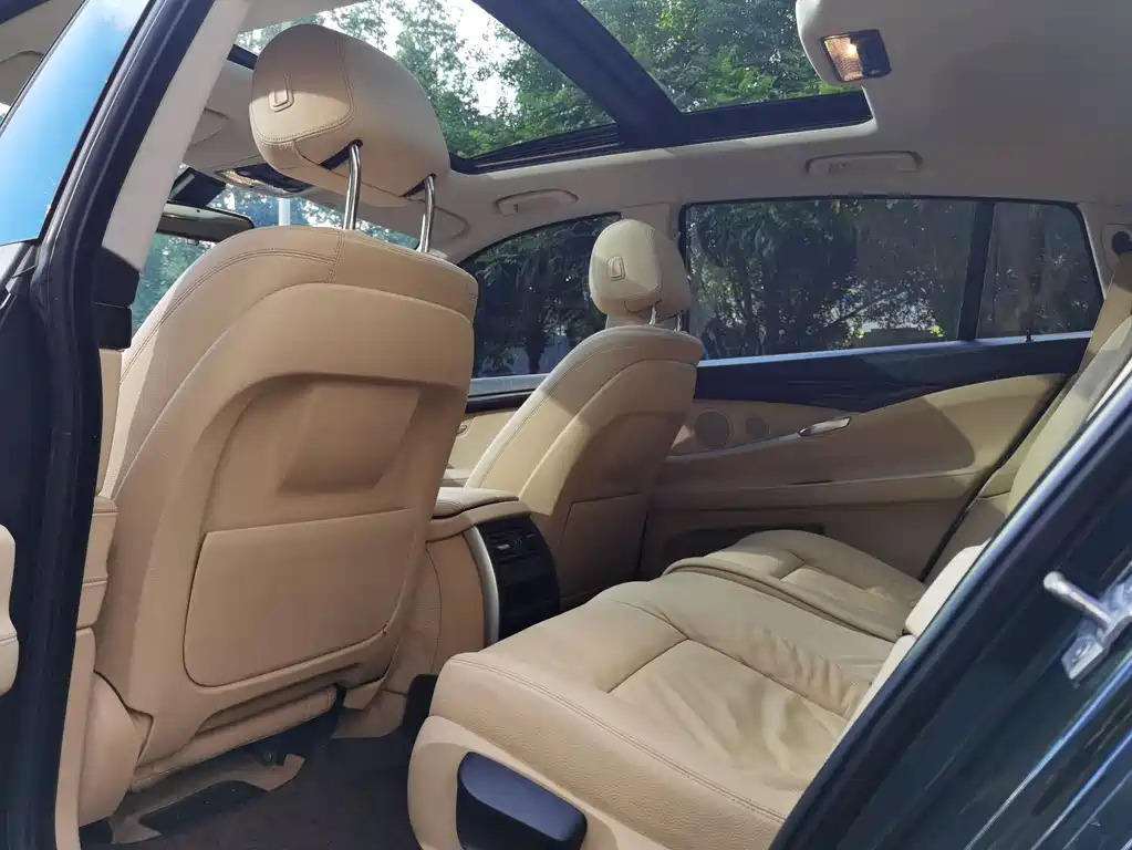 BMW 5 Series GT 2014 — фото 10